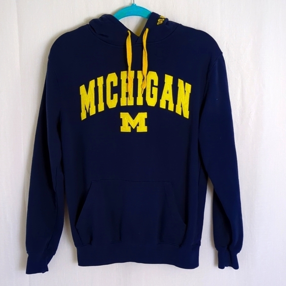 Michigan University Tops - Michigan University Wolverines Hoodie Size Small